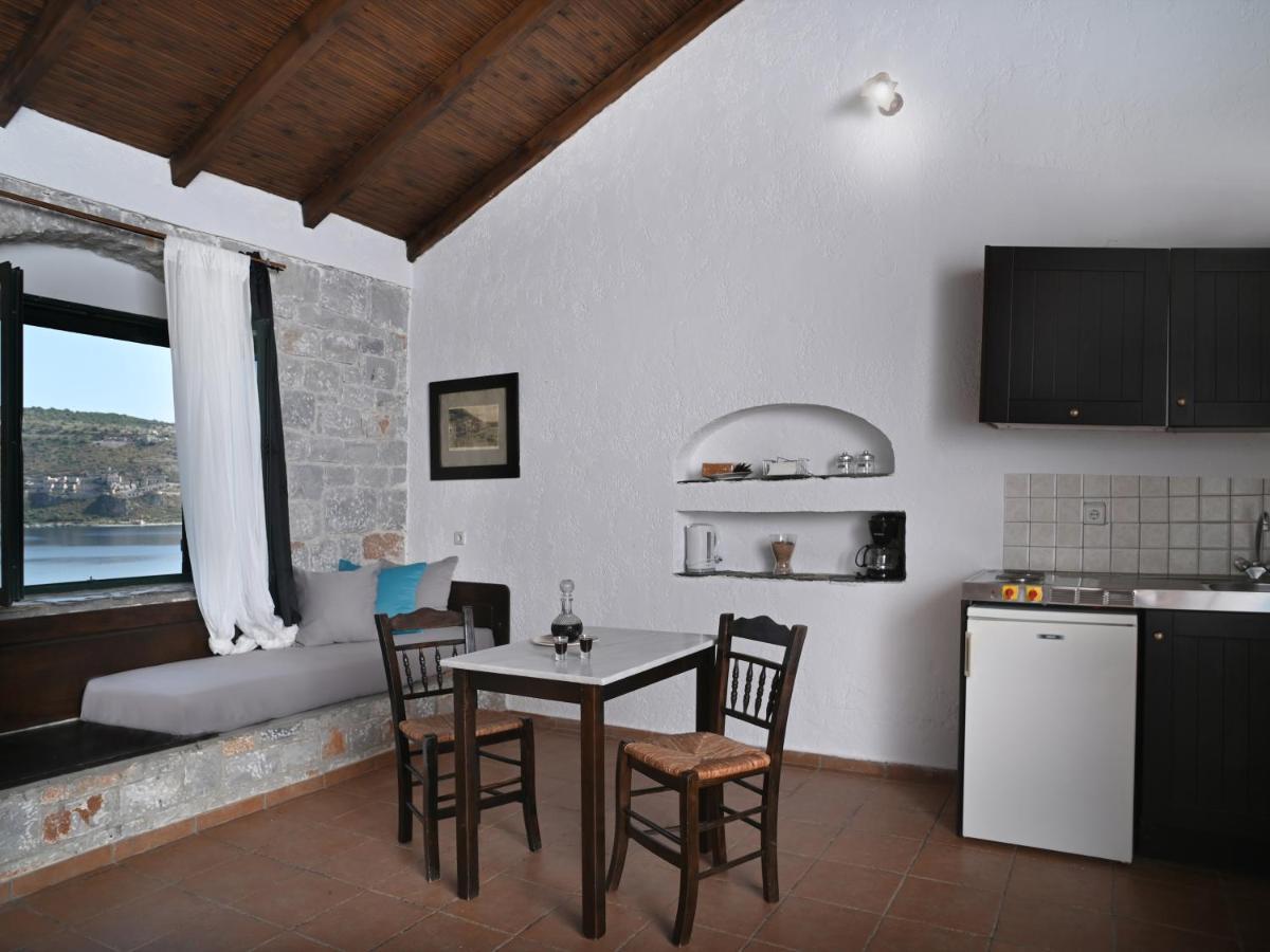Selana Studios Néon Oítilon Extérieur photo