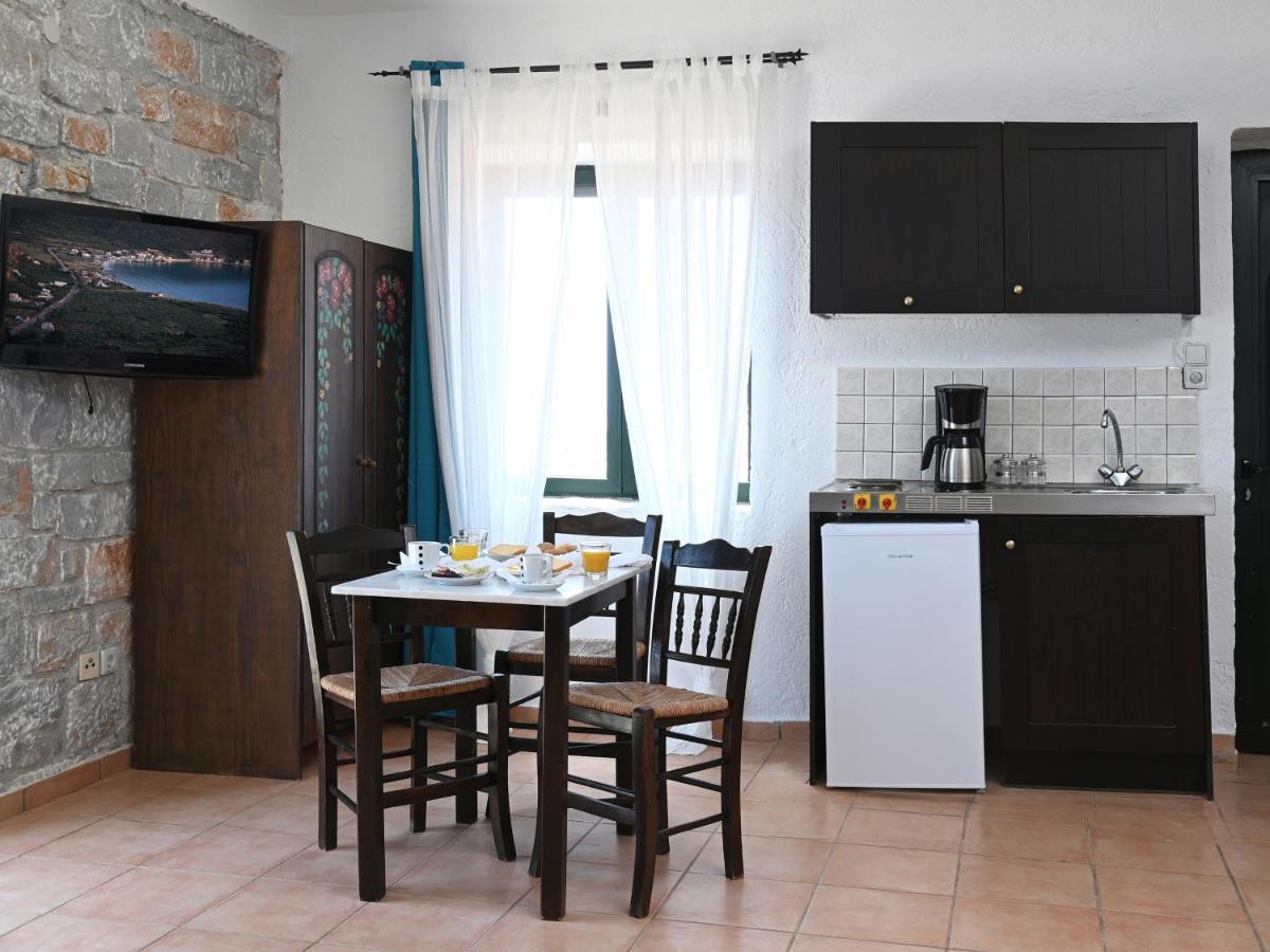 Selana Studios Néon Oítilon Extérieur photo